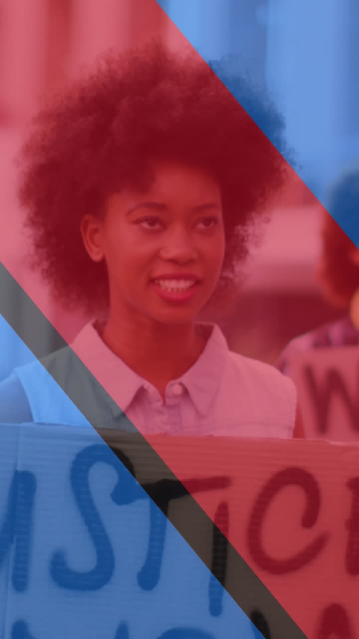 animación de la bandera de ucrania y rusia sobre varios manifestantes