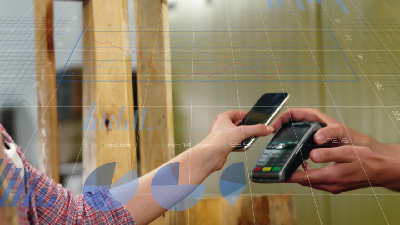 animación del procesamiento de datos estadísticos sobre la mujer caucásica que hace un pago con tarjeta de crédito