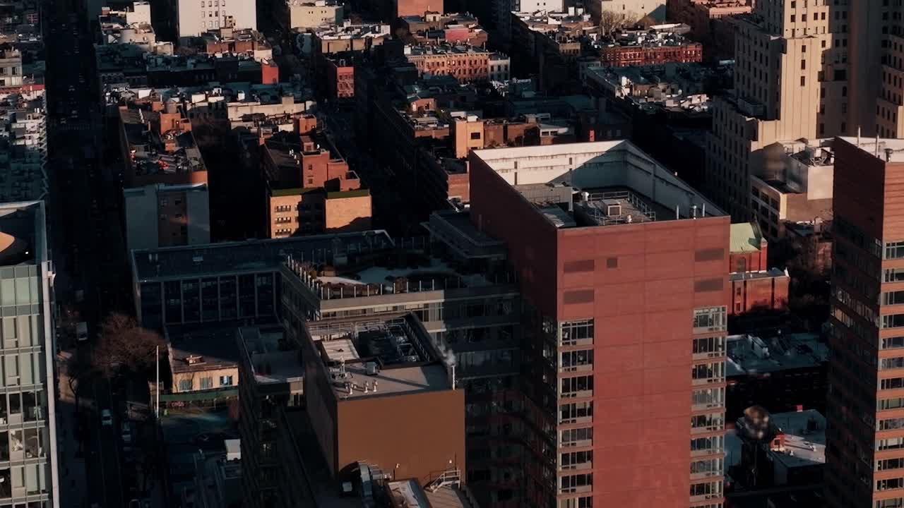 Stadsbyggnader i New York fotograferade ovanifrån med klar sikt