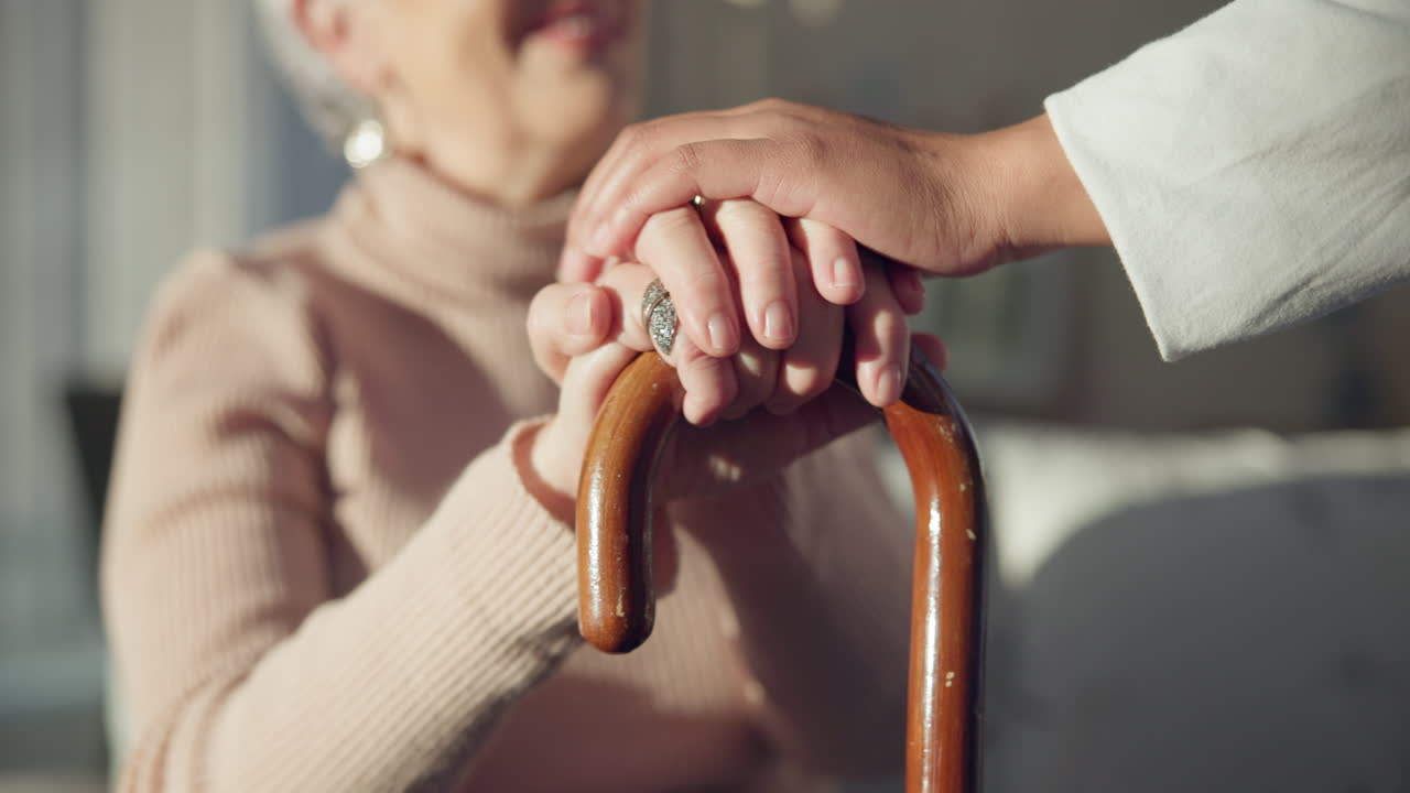 지원, 지 ⁇ 이 및 고령 여성의 손