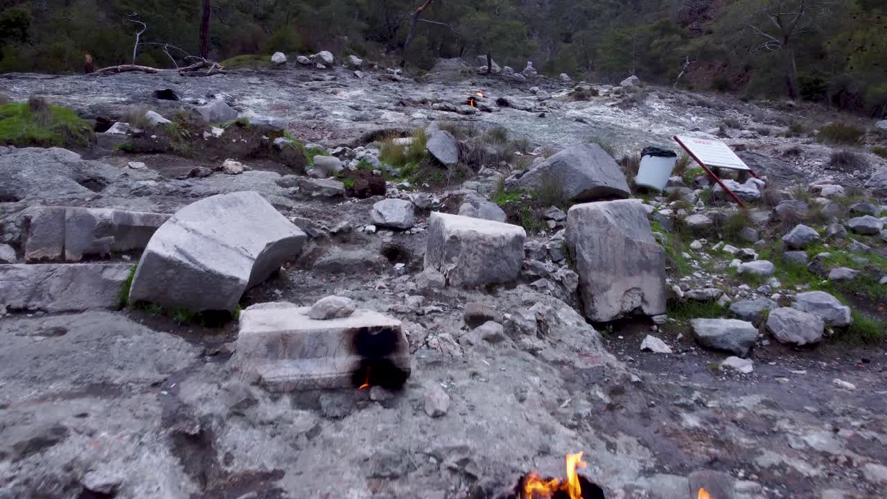 영원한 불꽃: 불타는 고대 유적