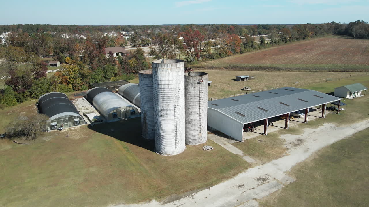 toma aérea propiedad de tierras de cultivo y túneles de polietileno burgaw, carolina del norte