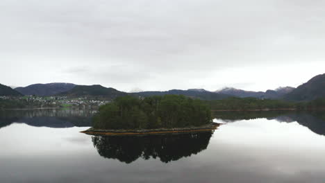 Small-Green-Forest-Island-In-The-Middle-of-a-Lake-in-Norwegian-Nature