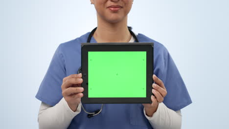 Nurse-hands,-tablet-green-screen