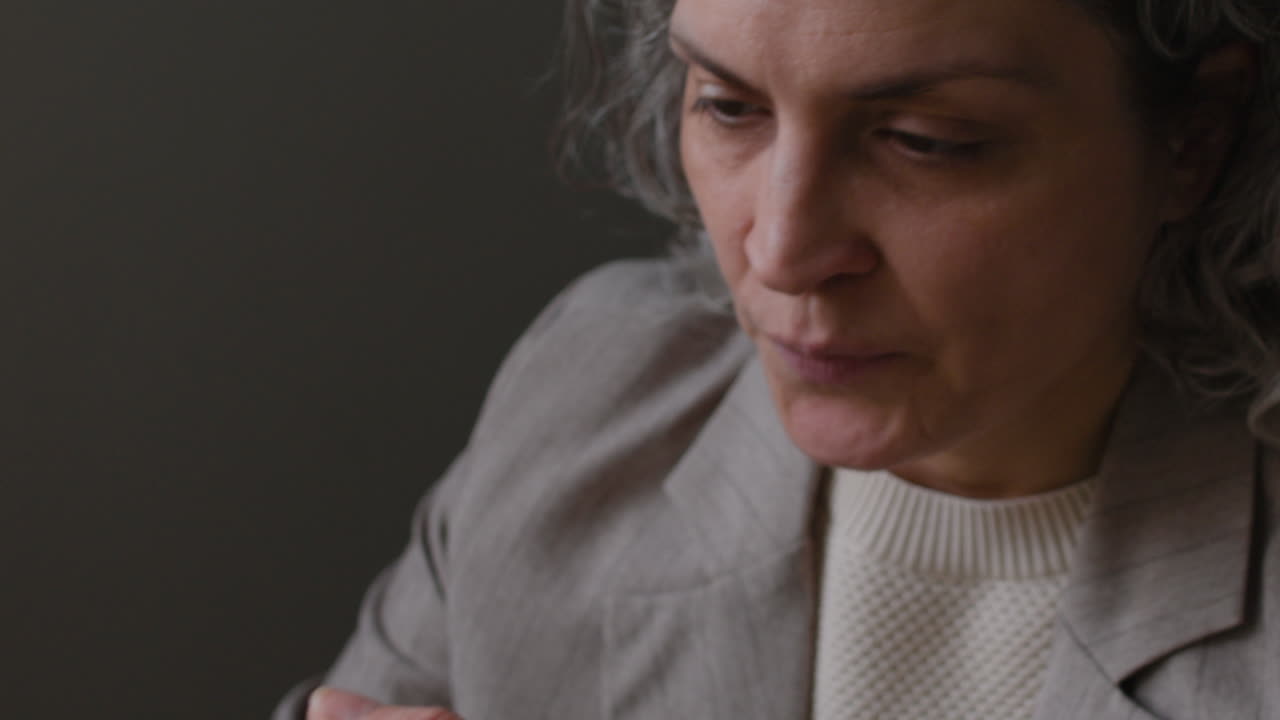 портрет женщины вблизи