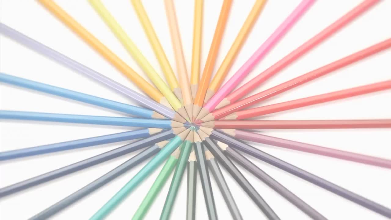 다수의 학교 개념 아이콘이 다채로운 연필을 회전시키고 있습니다.