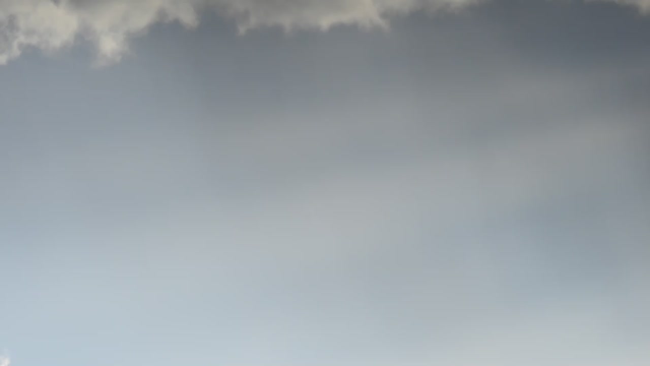 푸른 하늘과 구름으로 아름다운 시간 흐름