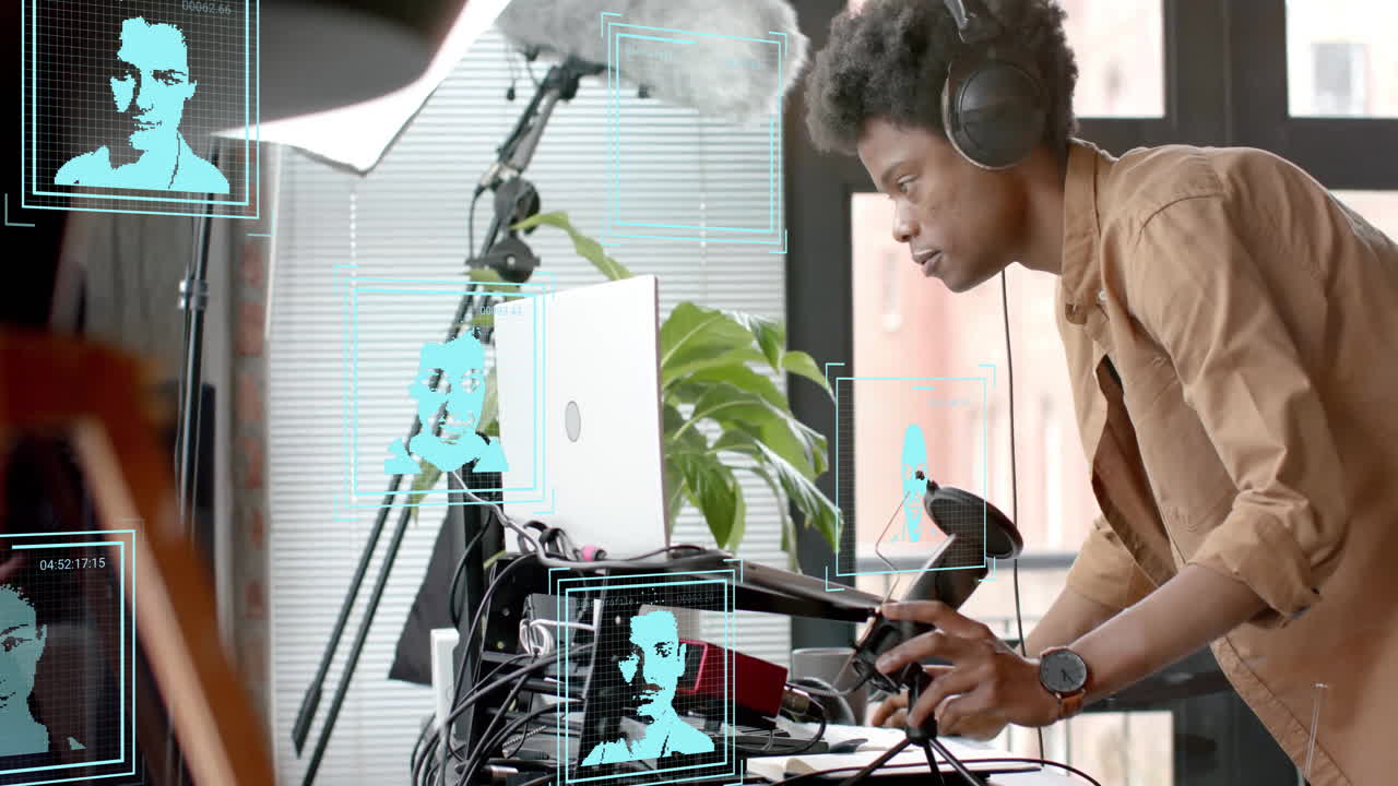 사무실에 있는 아프리카계 미국인 사업가에 대한 금융 데이터 처리 애니메이션