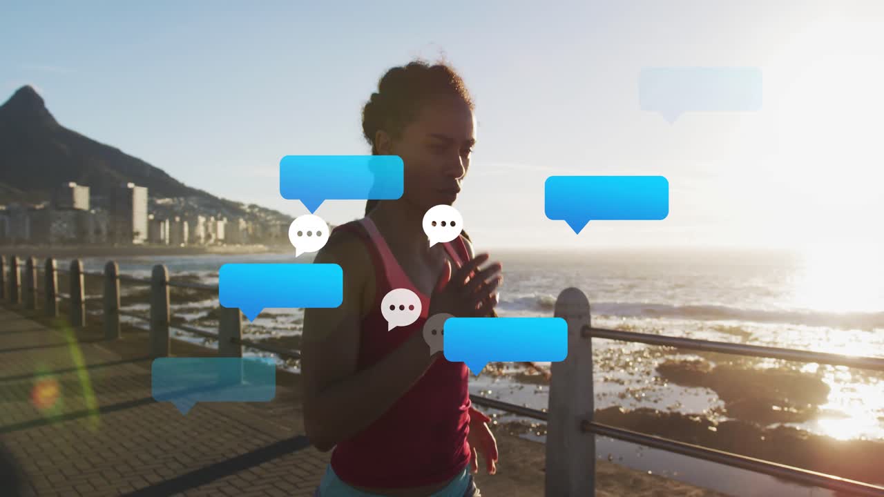 Corritrice che fa jogging su un sentiero costiero, con il movimento che genera bolle di chat di un'app fitness che si raggruppano vicino al busto