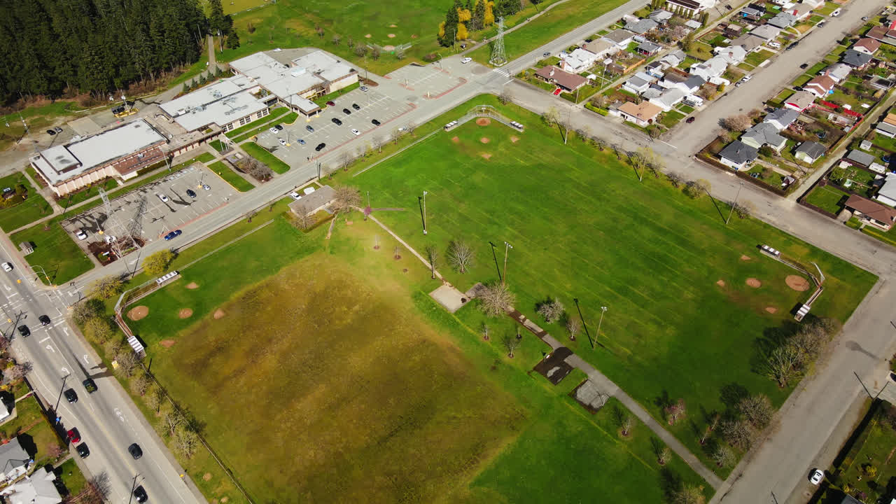 캐나다 브리티시컬럼비아주 포트 알버니의 화창한 날 운동장