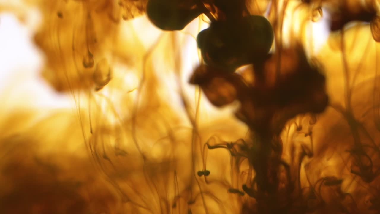 추상적인 잉크가 물에 여