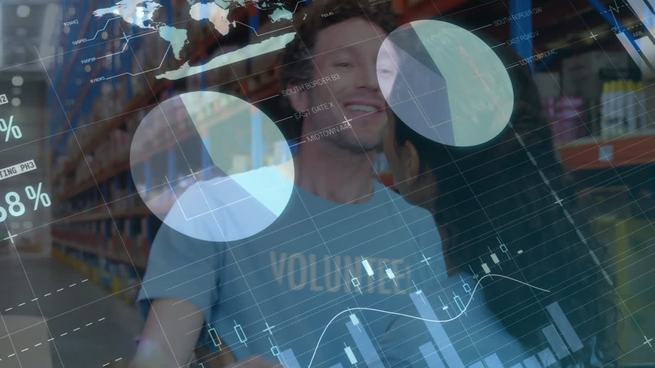 procesamiento de datos estadísticos sobre diversos voluntarios masculinos y femeninos abrazándose en el almacén