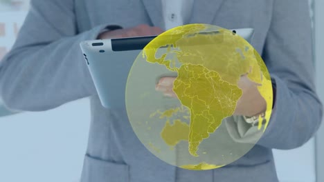 animación del globo amarillo y procesamiento de datos, más de un hombre de negocios que usa una tableta