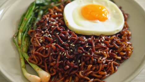 Homemade-dried-Korean-spicy-black-sauce-instant-noodles-with-fried-egg-and-kimchi