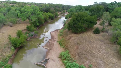 Flug-über-Den-Colorado-River-In-Der-Nähe-Von-Richland-Springs-Texas