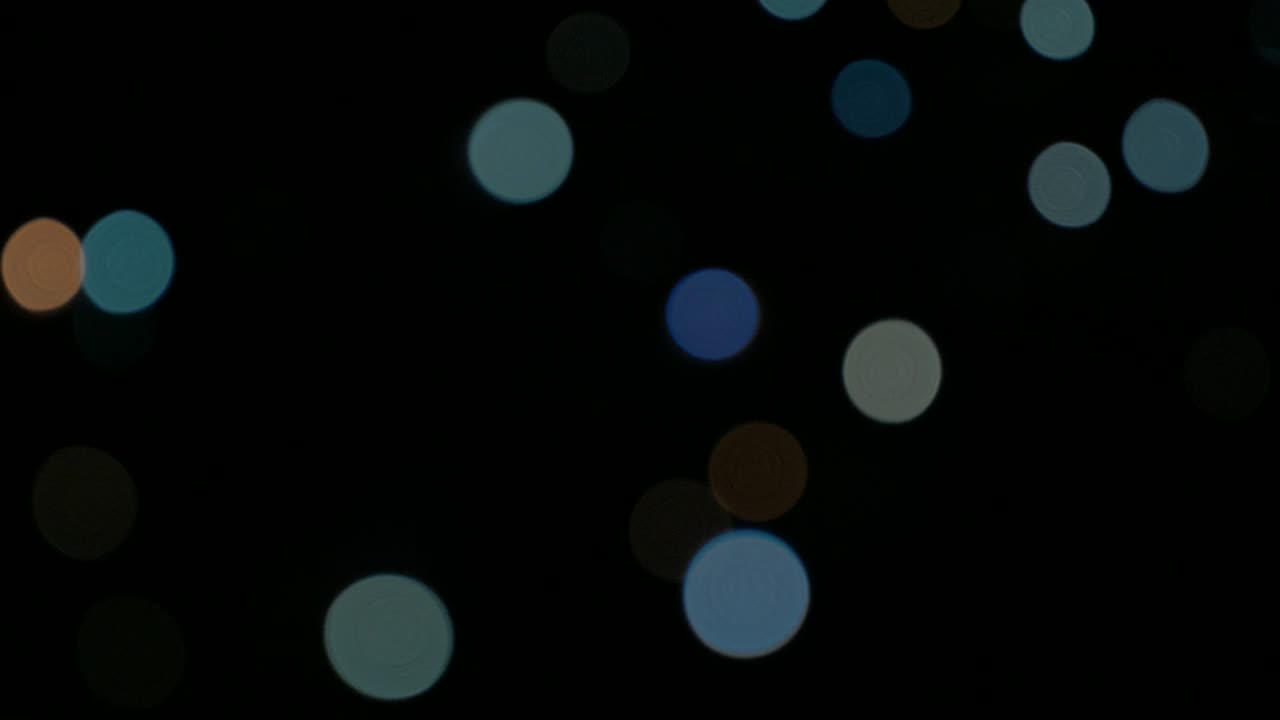 블루 플래싱  라이트 크리스마스 장식 배경 4k 2160p uhf 파닝 영상 - 어두운 곳에서 박이는 장식 빛 4k 3840x2160 uhd 비디오