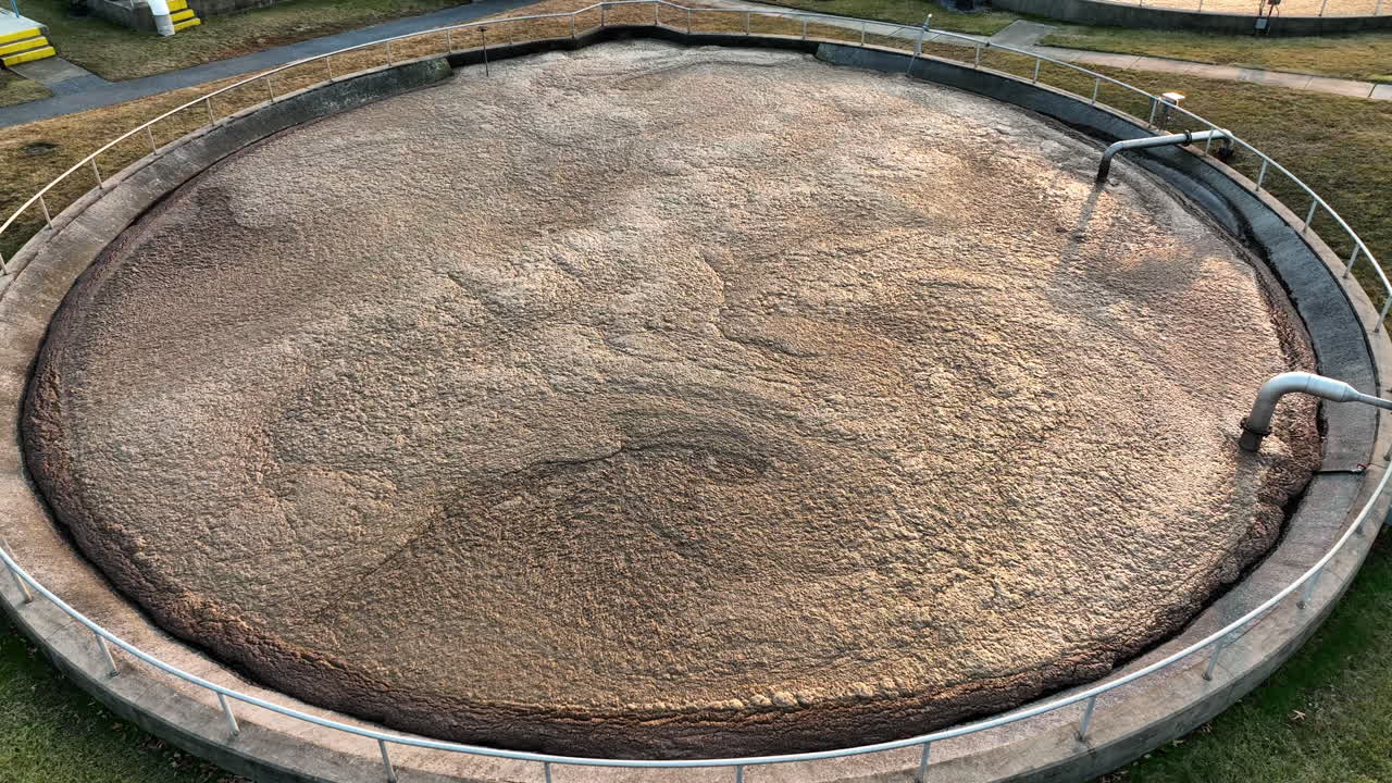 Circular holding tank with brownwater sludge