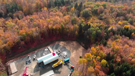 Windkraftanlage-Bau-Luftaufnahme-Herbst