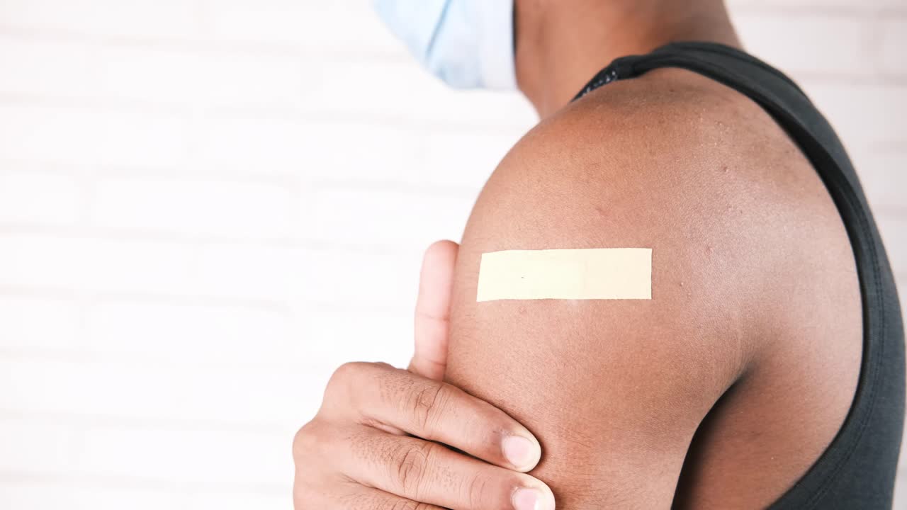 백신 주사 장소가 있는 사람