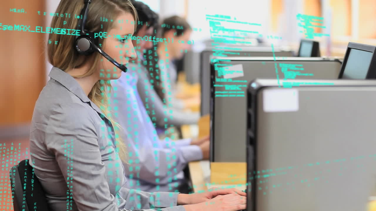 animación del procesamiento de datos financieros sobre personas que llevan auriculares de teléfono