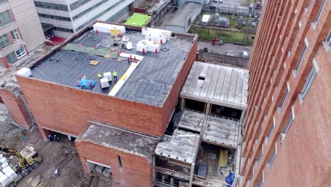 vista aérea del sitio de construcción en narva, estonia