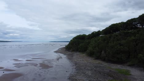 Canadian-Town-of-Beaumont,-Quebec-on-Shoreline-of-St