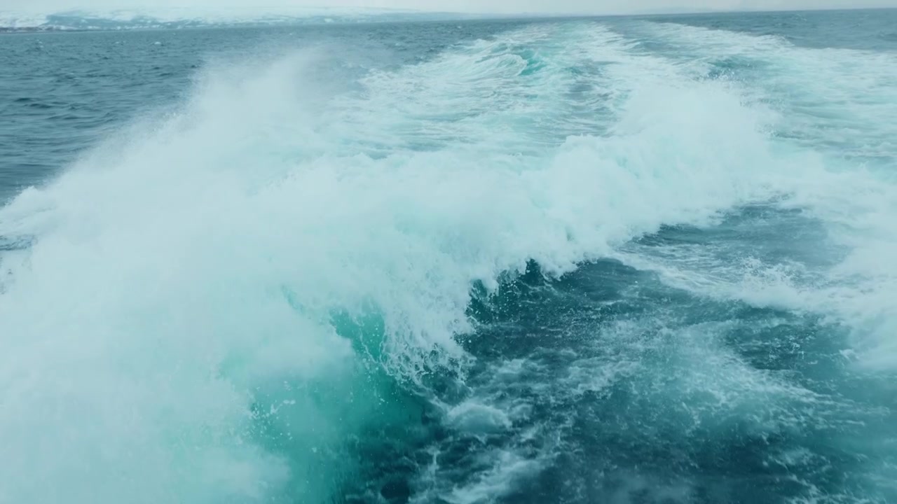 Ribbon of foam in the Arctic sea, trailing the path where cold winds flee