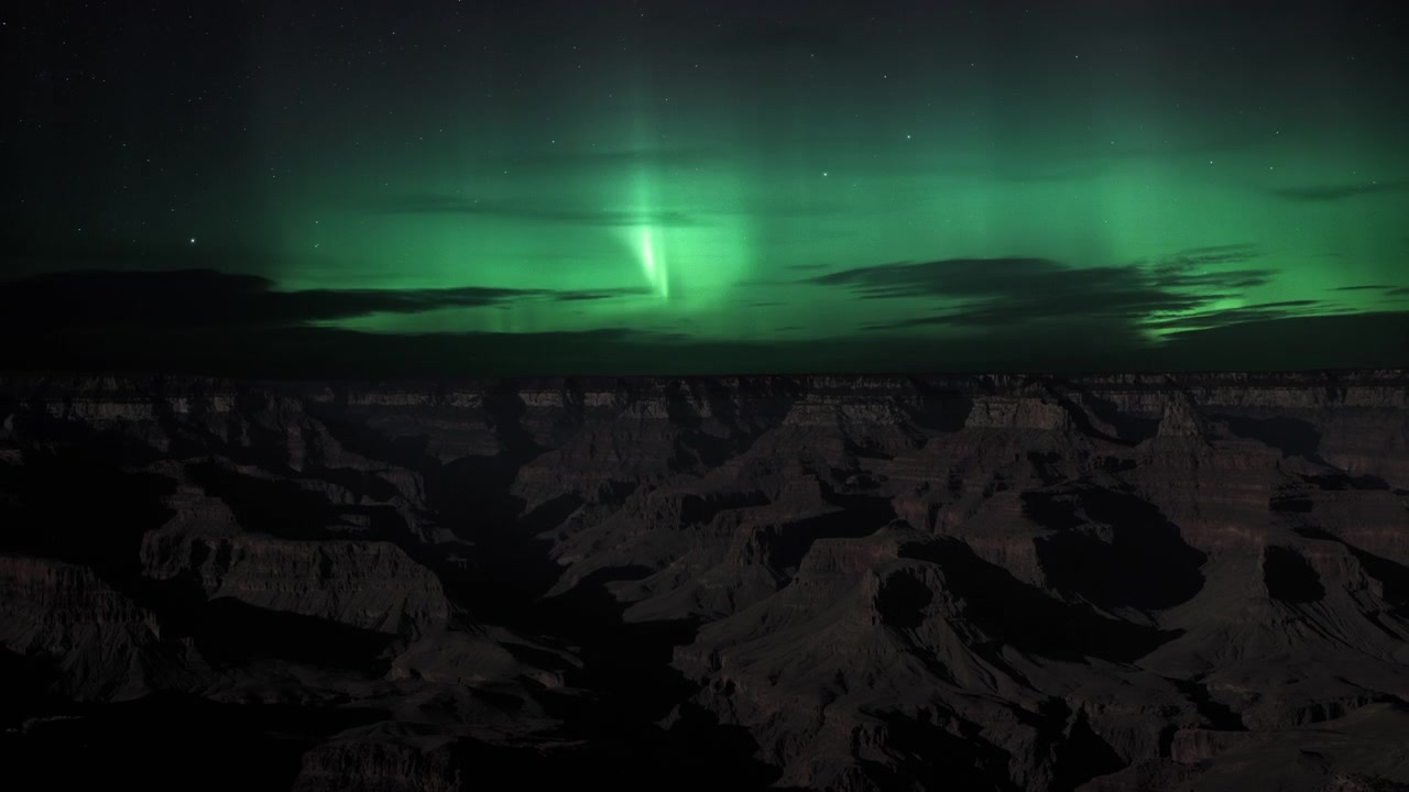 Aurora che splende sul Grand Canyon