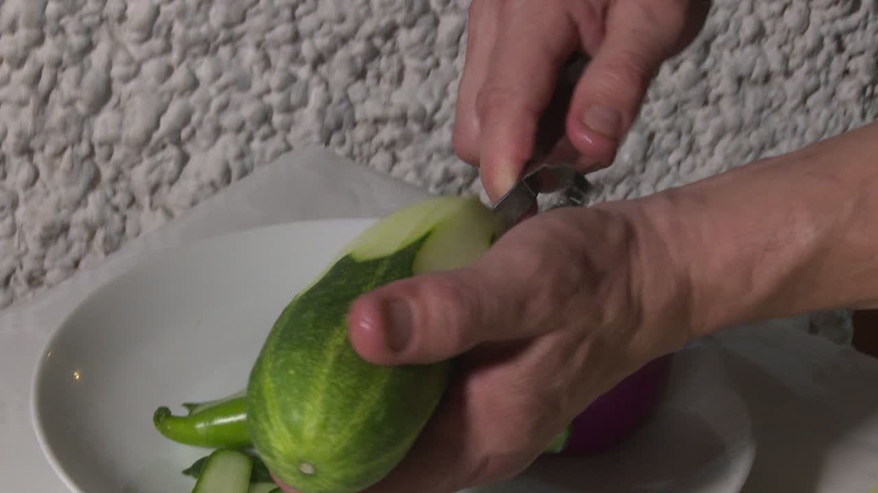 야채를 준비하는 요리사