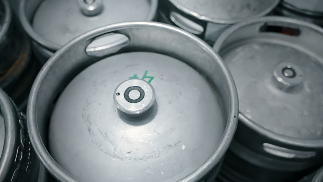 쌓인 맥주 배럴