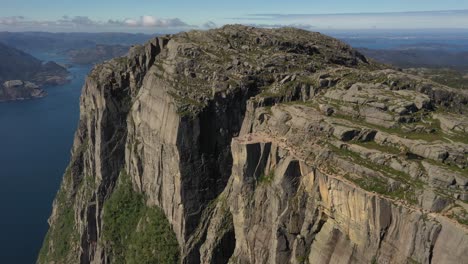 Imágenes-Aéreas-Púlpito-Roca-Preikestolen-Hermosa-Naturaleza-Noruega