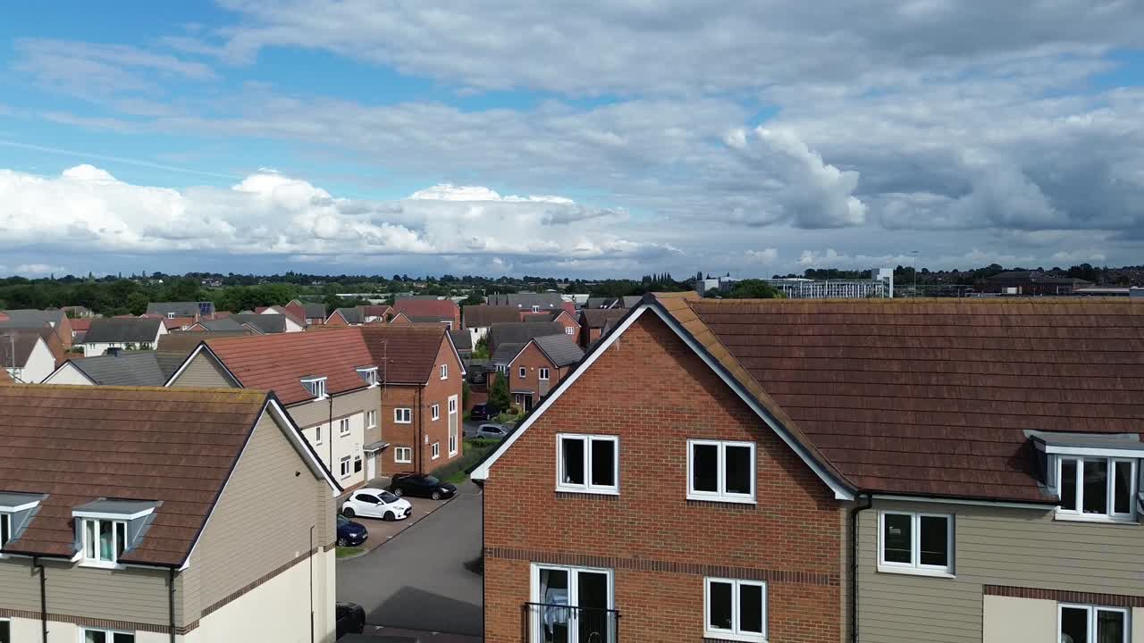 vista de avión no tripulado del complejo de apartamentos edison drive en rugby, warwickshire en el reino unido