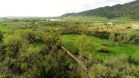 A-drone-pan-adjacent-to-a-Colorado-Park