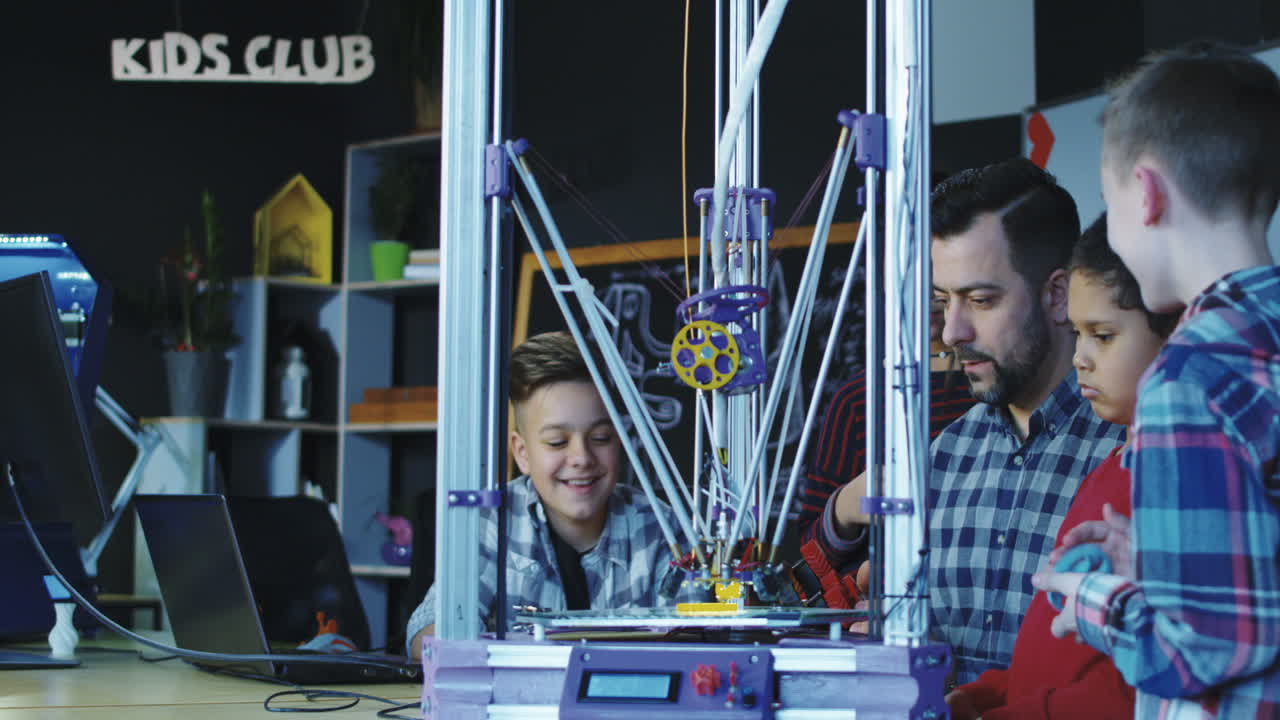 los niños aprenden a imprimir en 3d