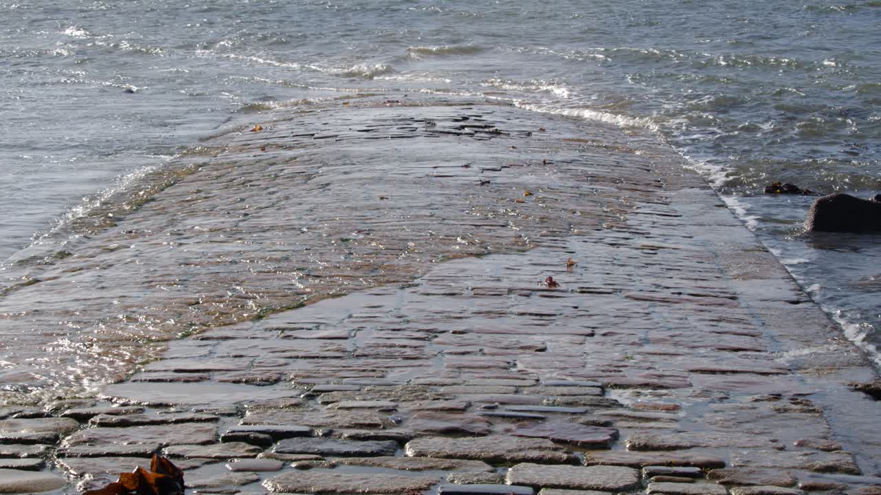 세인트 마이클스 마운트 (st. michael's mount) 의 교두보를 드러내는 조류의 넓은