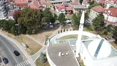 Aerial-view-of-the-mosque-in-the-city