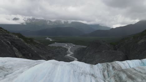 Glaciar-Helado-Con-Cordillera