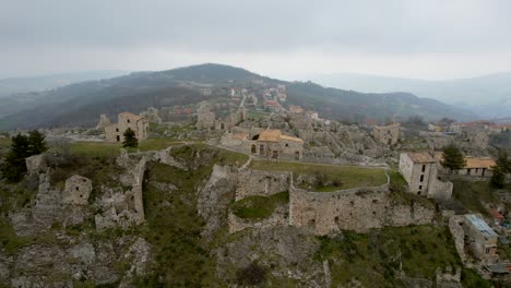 este es un video aereo del antiguo pueblo de gessopalena en italia