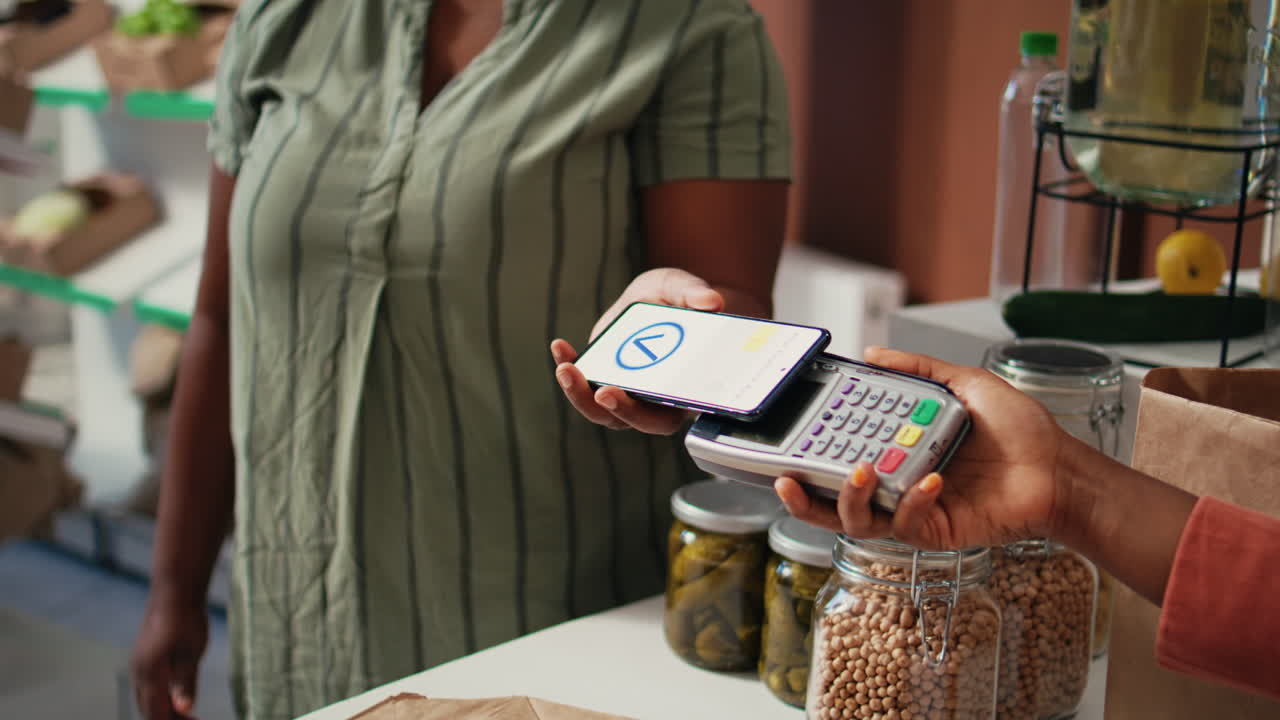 Client buying produce using nfc mobile payment at pos