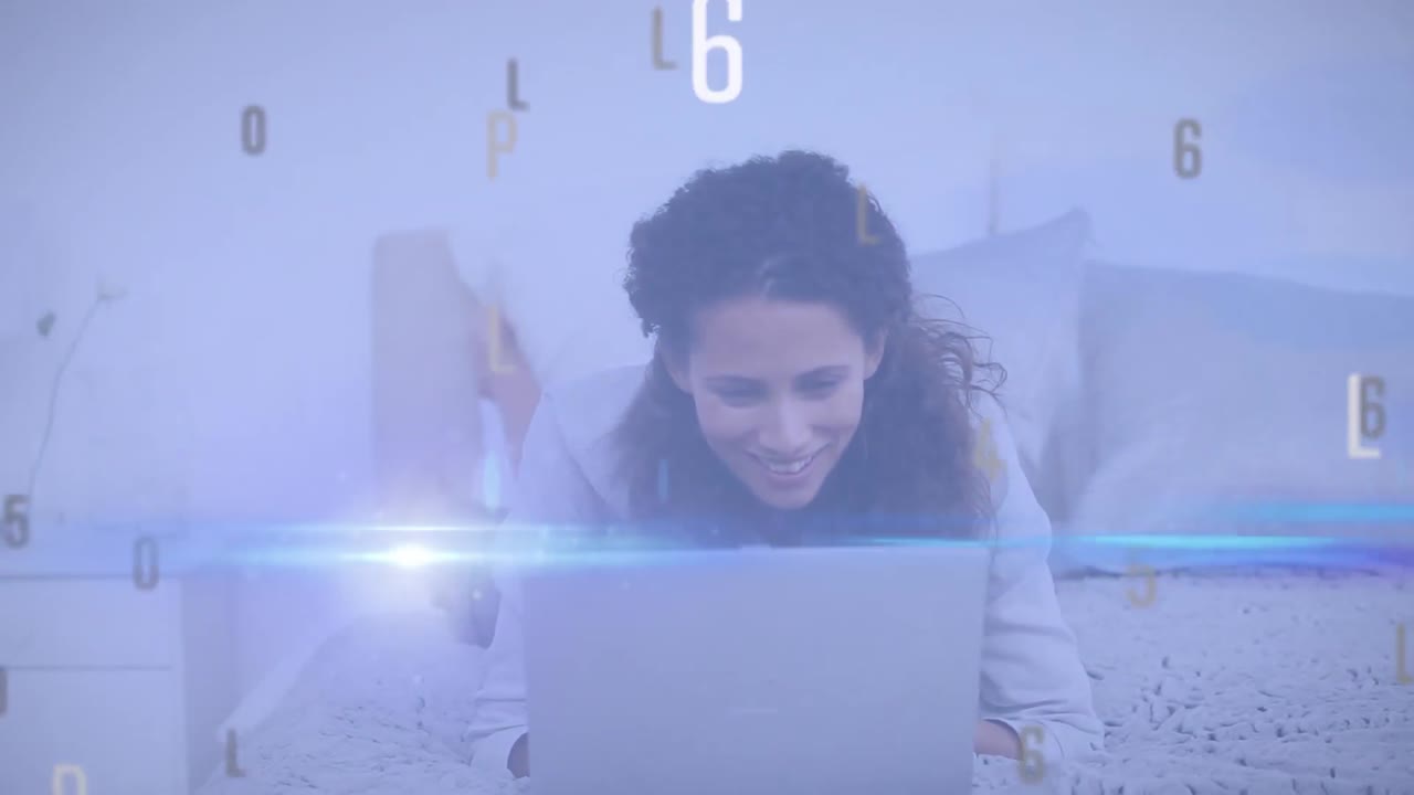 노트북을 사용하는 백인 여성의 초상화에 대해 여러 번 바뀌는 숫자와 알파 ⁇