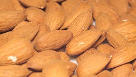 un montón de almendras