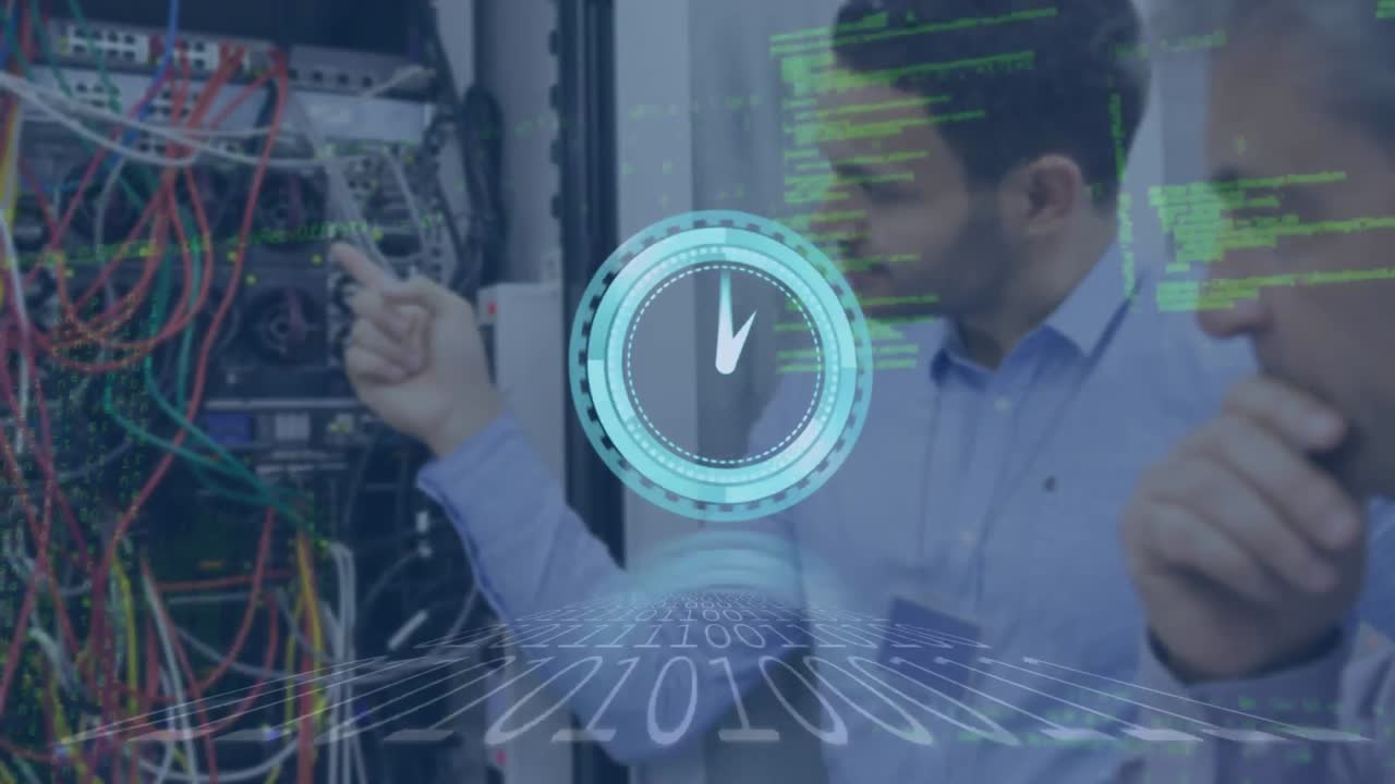 animación de procesamiento de datos y reloj móvil sobre hombres biraciales en la sala de servidores
