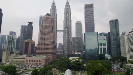 volar lejos en las torres petronas reveló pintasan saloma