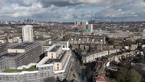 Un-Gran-Sitio-De-Construcción-En-El-Distrito-De-Stockwell,-En-El-Suroeste-De-Londres.