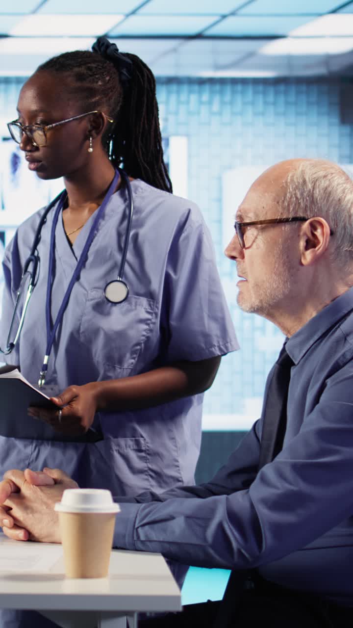 consulta con el médico y el paciente