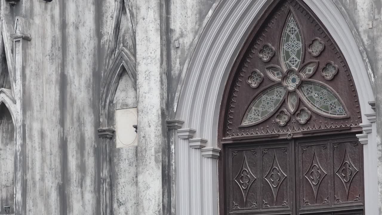 대성당 앞면의 상세한 모습