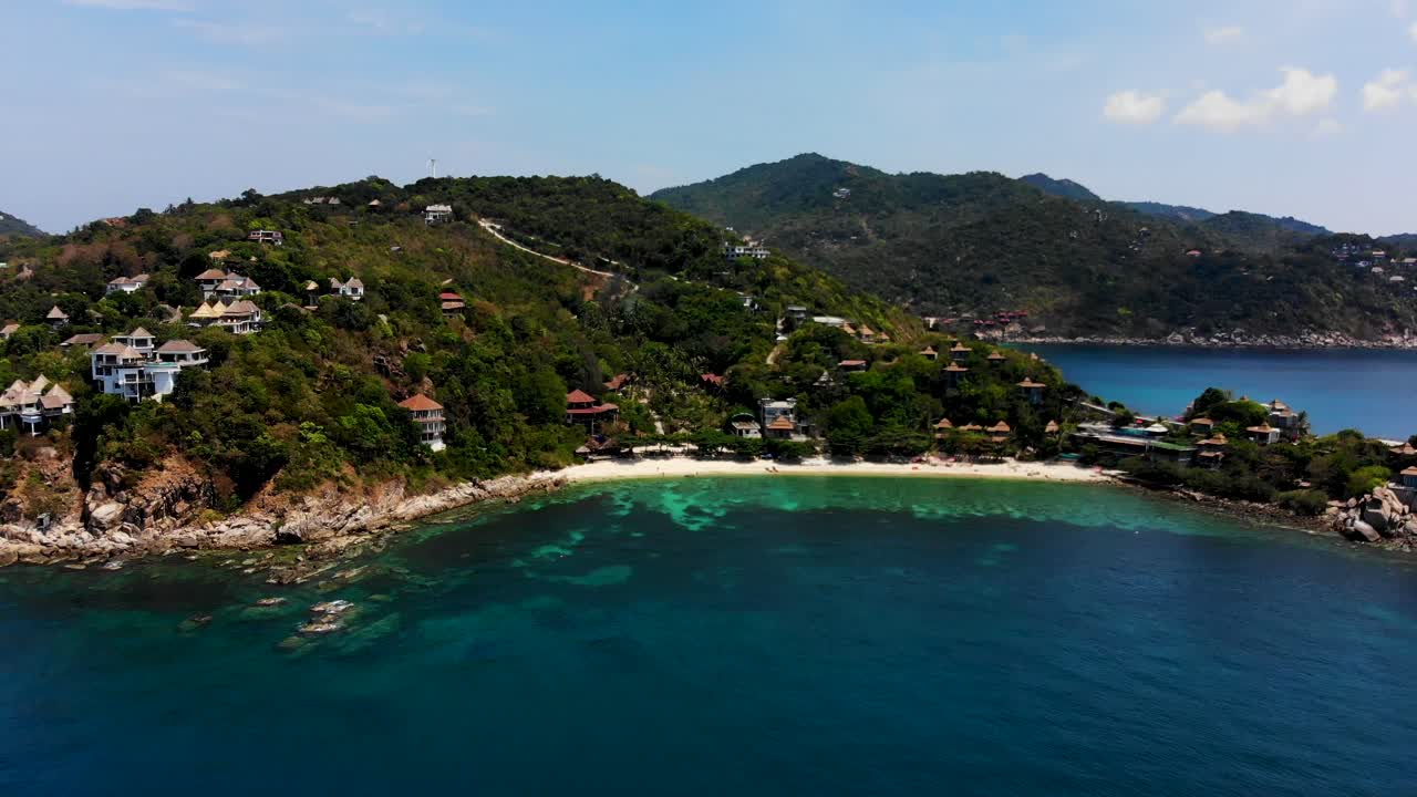 Bãi biển Sai Daeng và bãi biển Aow Leuk nằm trên đảo Koh Tao, Thái Lan.