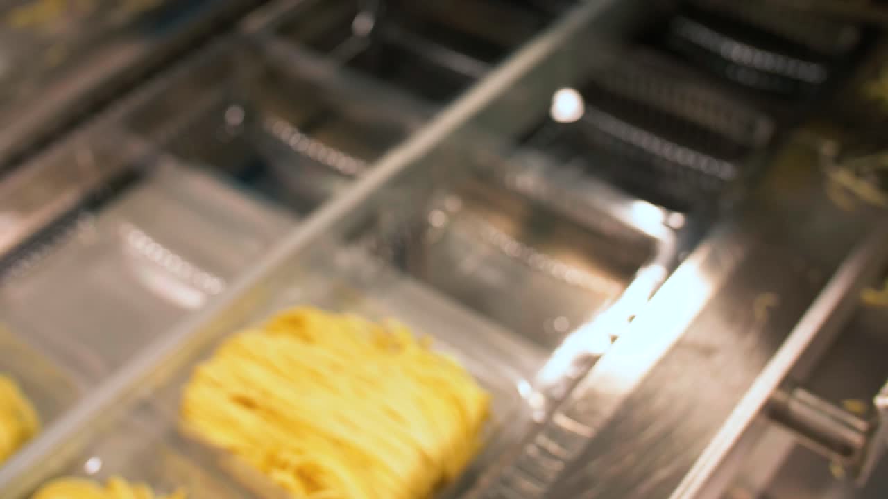 многие виды высококачественных макаронных изделий производятся на крупной современной макаронной фабрике