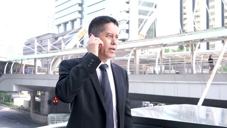 lawyers use the phone to contact their clients