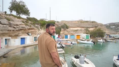 Observando-El-Puerto-De-Mandrakia